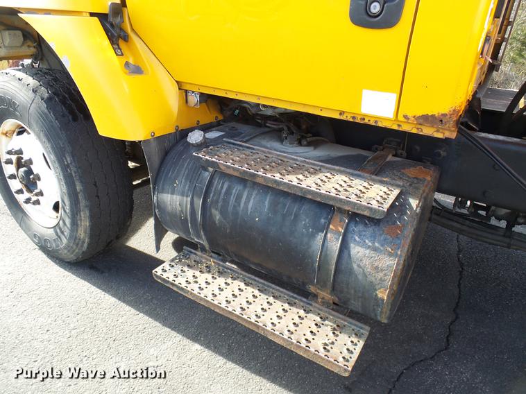 image for item DB2125 2003 International 7400 dump truck