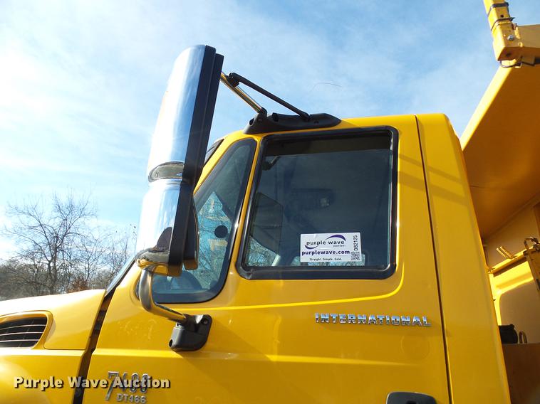 image for item DB2125 2003 International 7400 dump truck