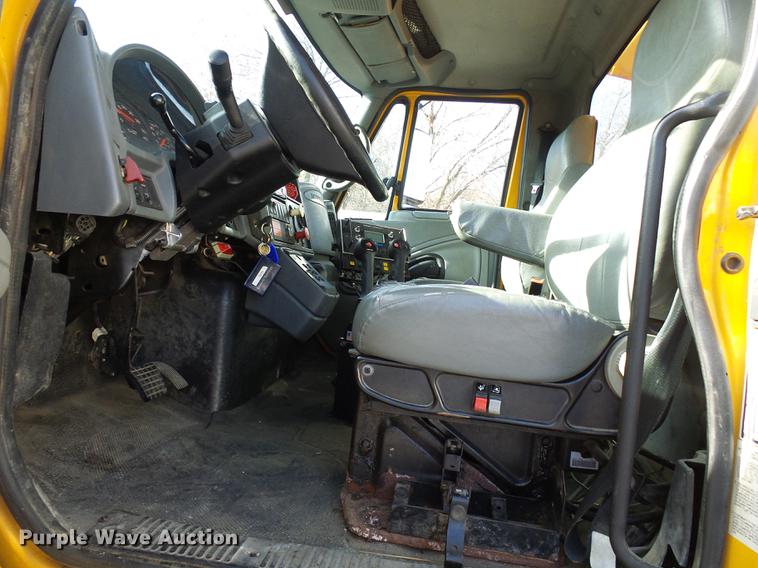 image for item DB2125 2003 International 7400 dump truck