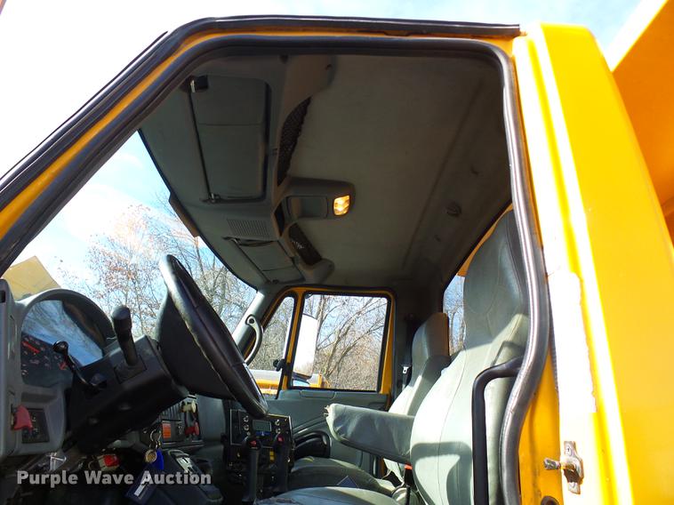 image for item DB2125 2003 International 7400 dump truck