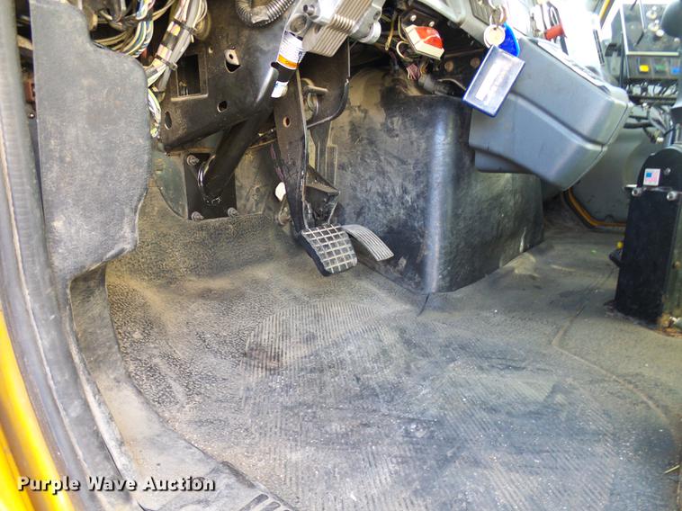 image for item DB2125 2003 International 7400 dump truck