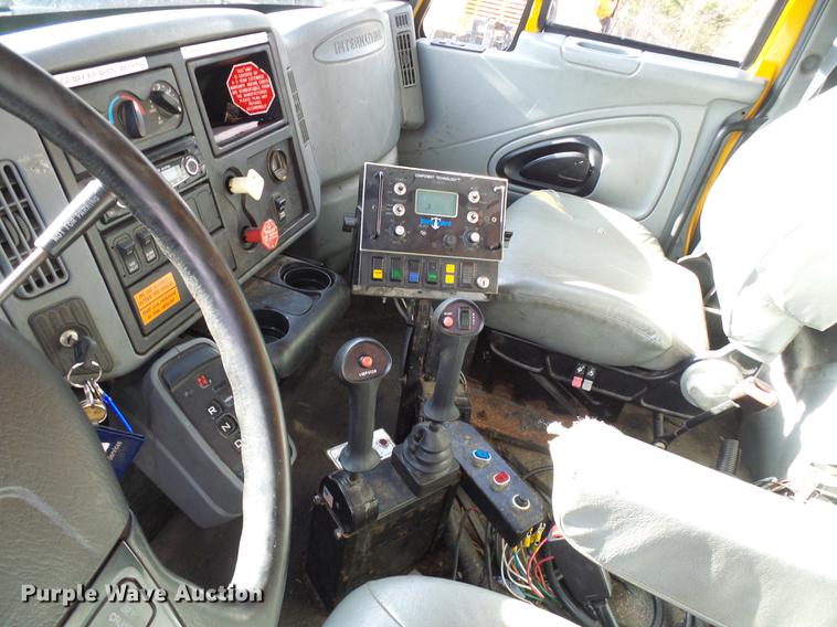 image for item DB2125 2003 International 7400 dump truck