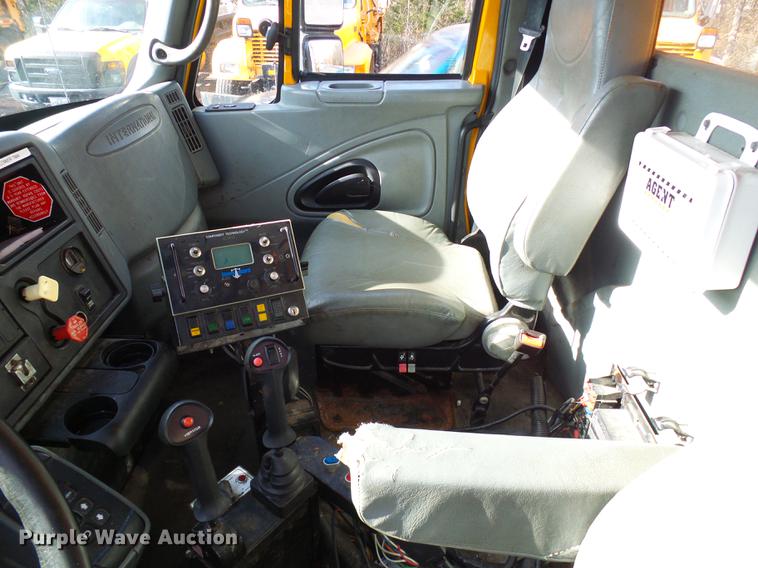 image for item DB2125 2003 International 7400 dump truck