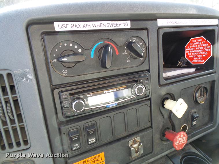 image for item DB2125 2003 International 7400 dump truck