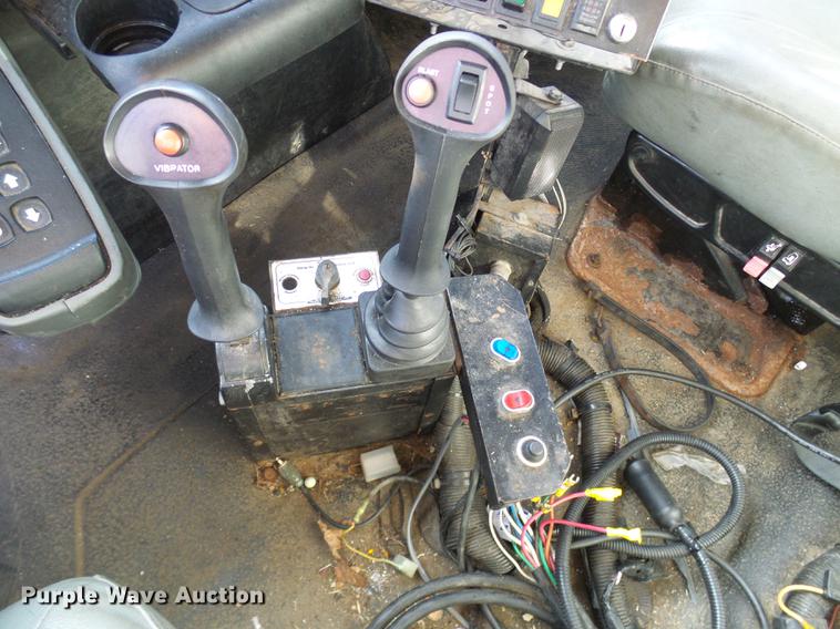 image for item DB2125 2003 International 7400 dump truck