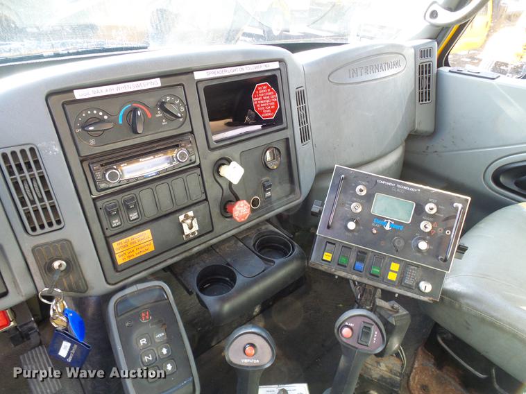 image for item DB2125 2003 International 7400 dump truck