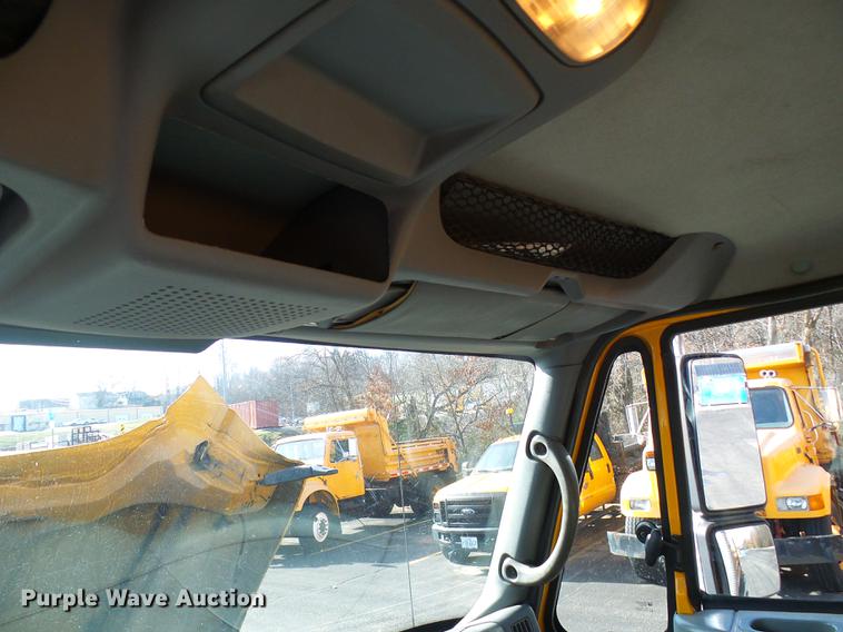 image for item DB2125 2003 International 7400 dump truck