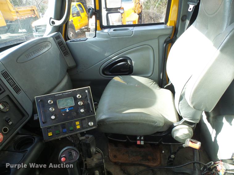 image for item DB2125 2003 International 7400 dump truck