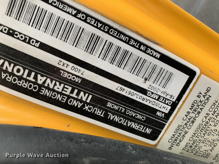 image for item DB2125 2003 International 7400 dump truck