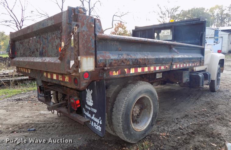 image for item DB8507 1989 Ford F600 dump truck