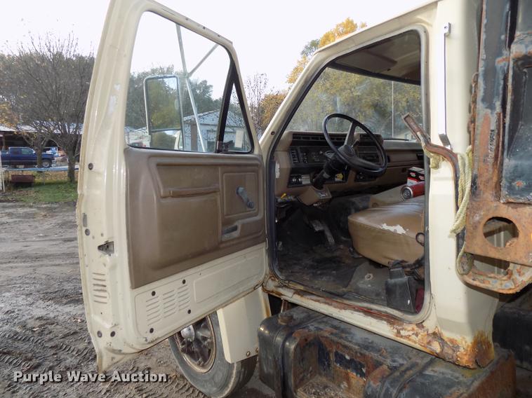image for item DB8507 1989 Ford F600 dump truck