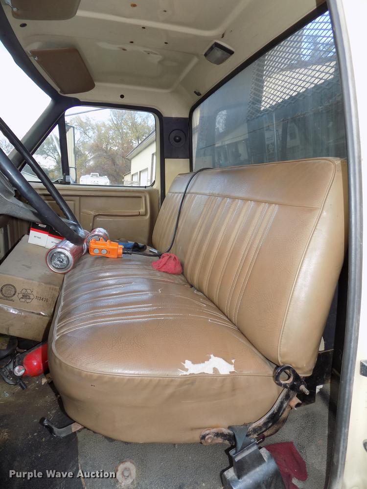 image for item DB8507 1989 Ford F600 dump truck