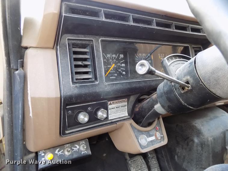 image for item DB8507 1989 Ford F600 dump truck