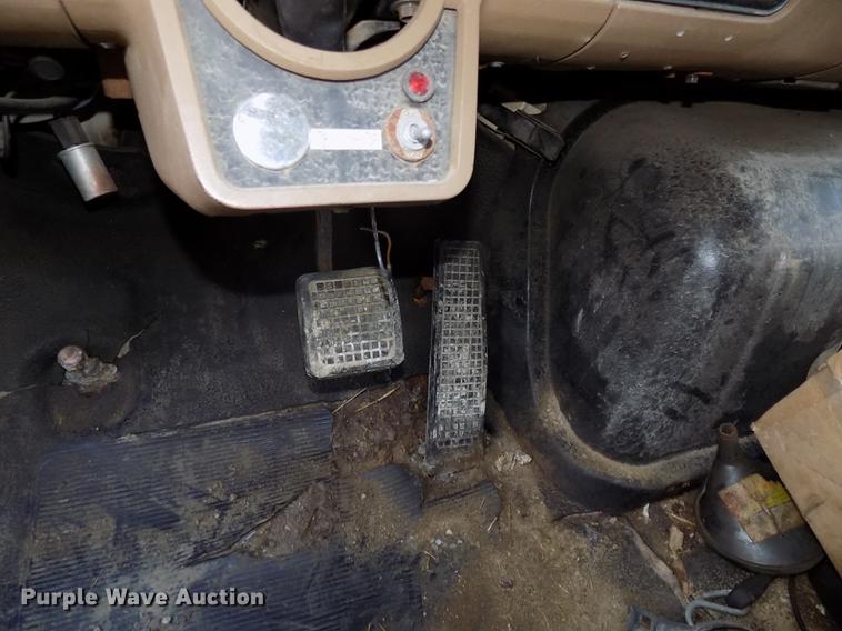 image for item DB8507 1989 Ford F600 dump truck