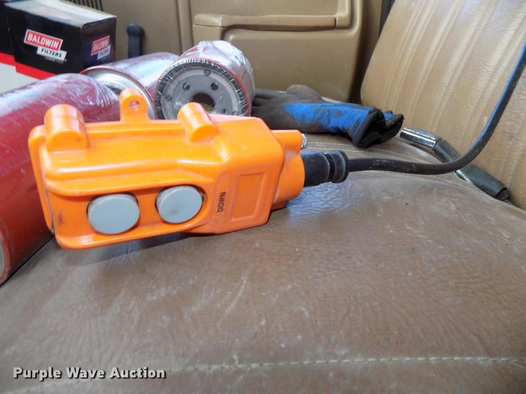 image for item DB8507 1989 Ford F600 dump truck