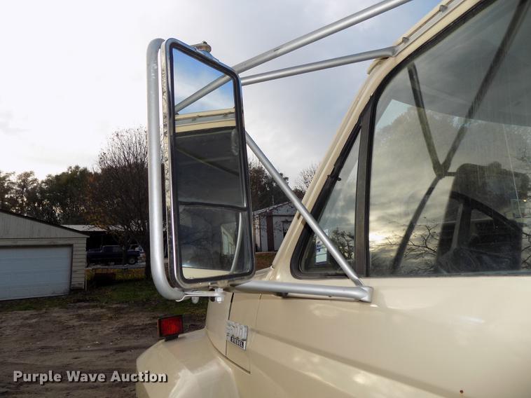 image for item DB8507 1989 Ford F600 dump truck