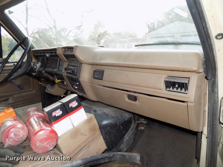 image for item DB8507 1989 Ford F600 dump truck