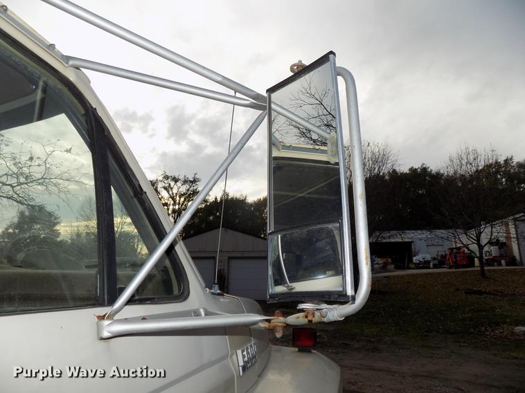 image for item DB8507 1989 Ford F600 dump truck