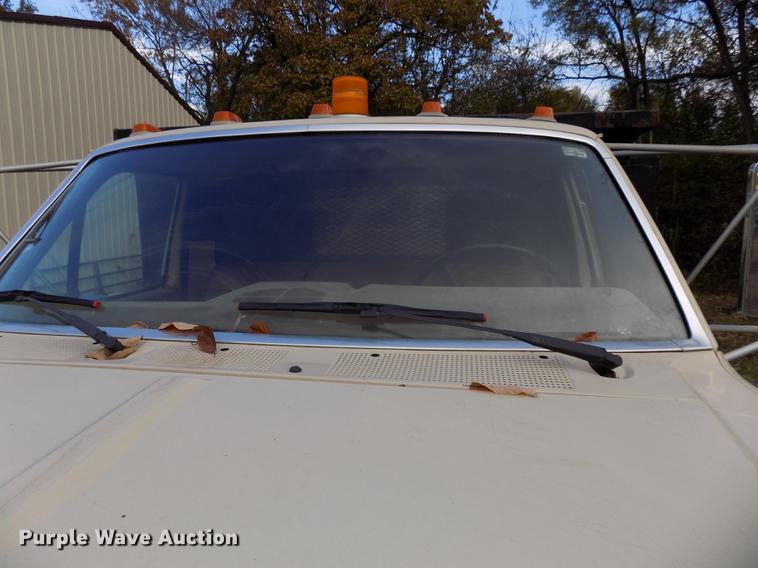 image for item DB8507 1989 Ford F600 dump truck