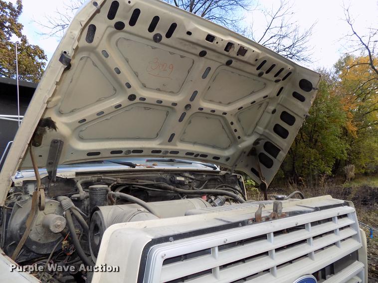 image for item DB8507 1989 Ford F600 dump truck