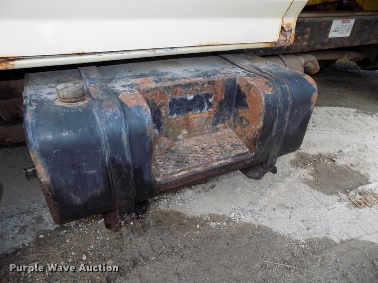 image for item DB8507 1989 Ford F600 dump truck