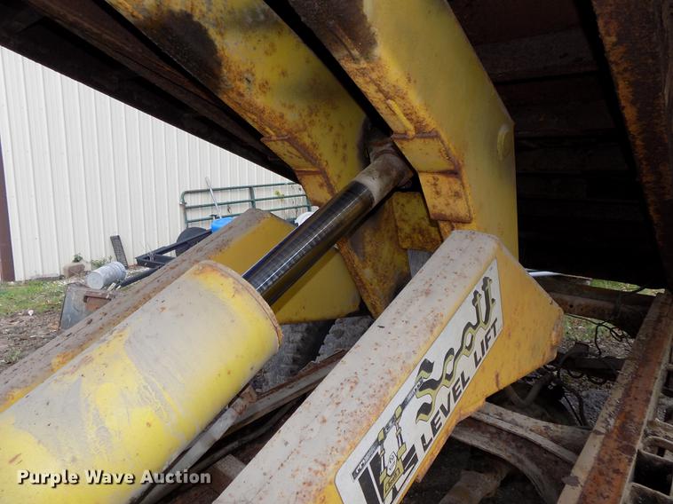 image for item DB8507 1989 Ford F600 dump truck