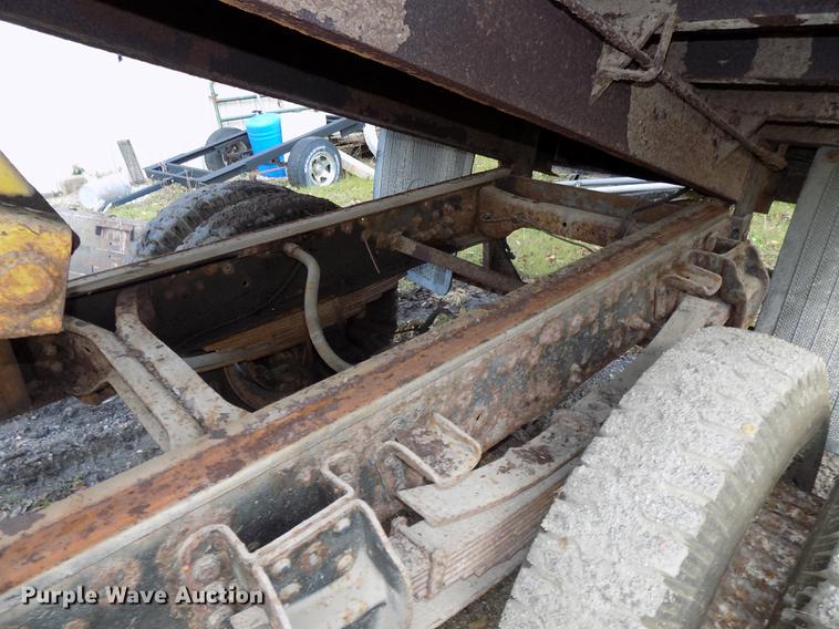 image for item DB8507 1989 Ford F600 dump truck