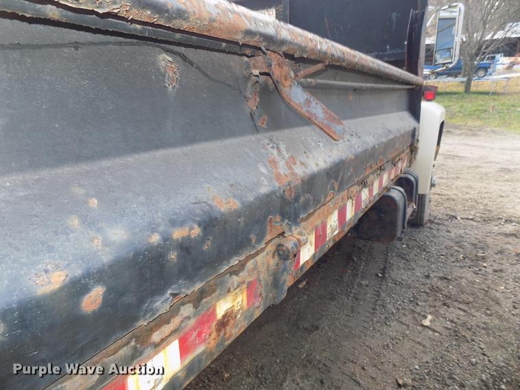 image for item DB8507 1989 Ford F600 dump truck