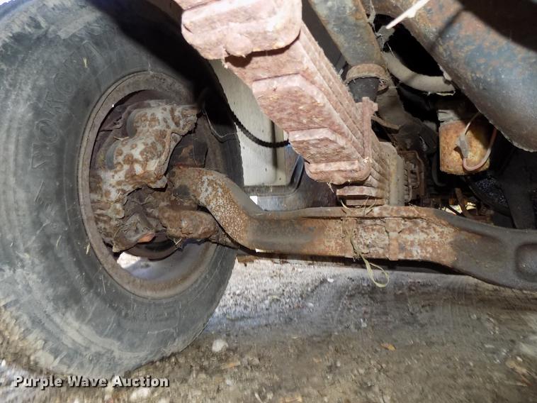 image for item DB8507 1989 Ford F600 dump truck