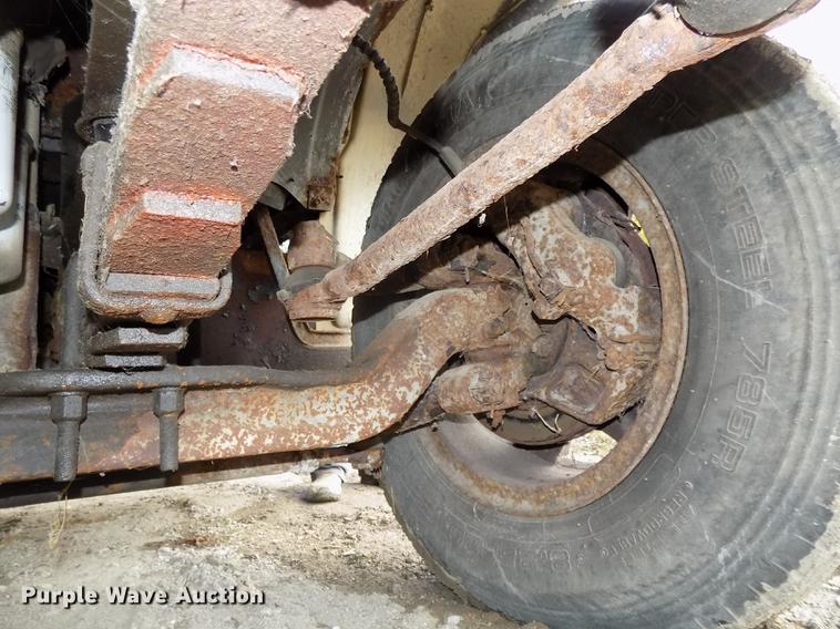 image for item DB8507 1989 Ford F600 dump truck