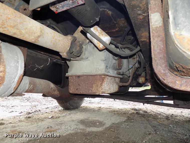 image for item DB8507 1989 Ford F600 dump truck