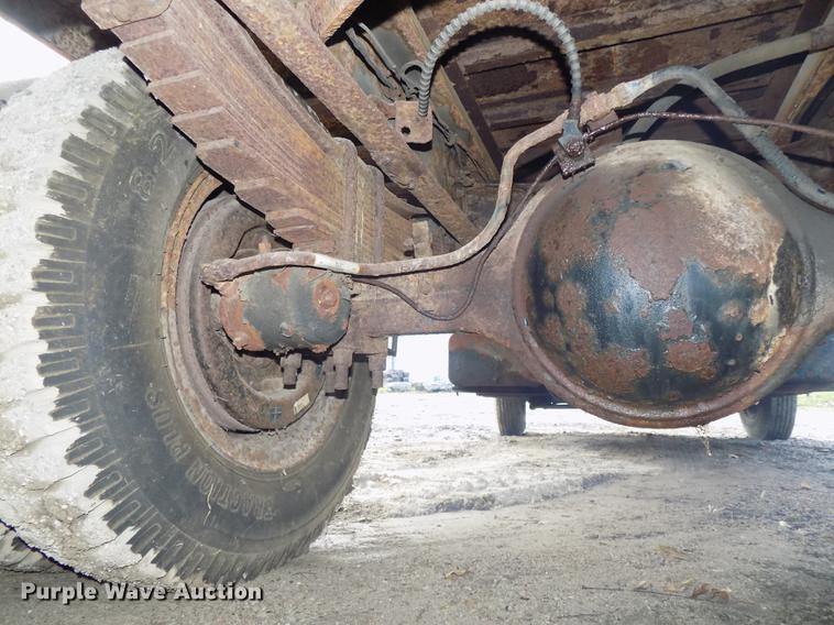 image for item DB8507 1989 Ford F600 dump truck