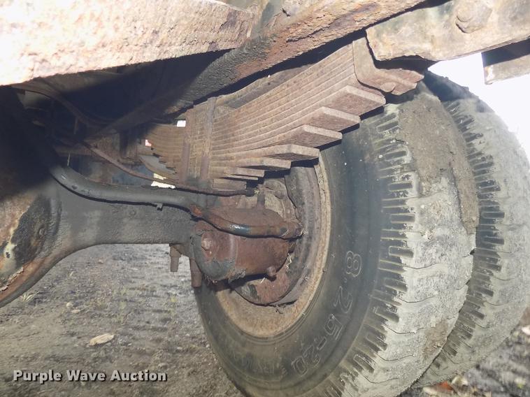 image for item DB8507 1989 Ford F600 dump truck