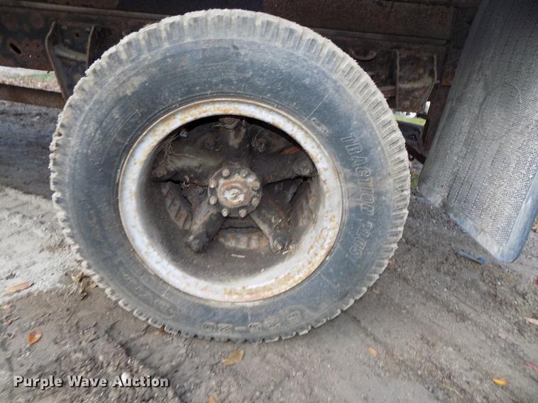 image for item DB8507 1989 Ford F600 dump truck