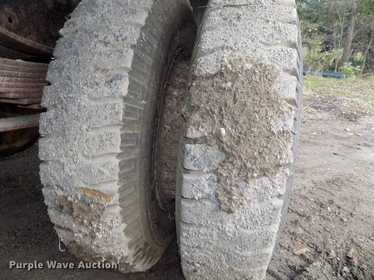 image for item DB8507 1989 Ford F600 dump truck