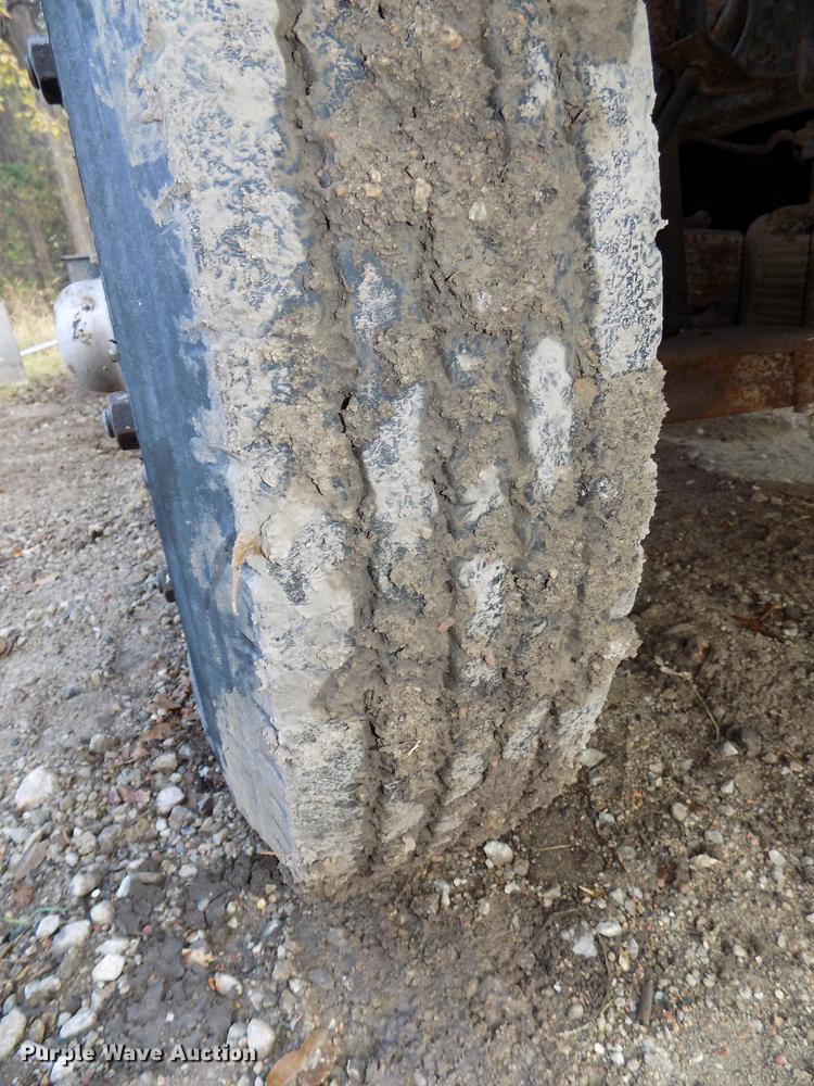 image for item DB8507 1989 Ford F600 dump truck