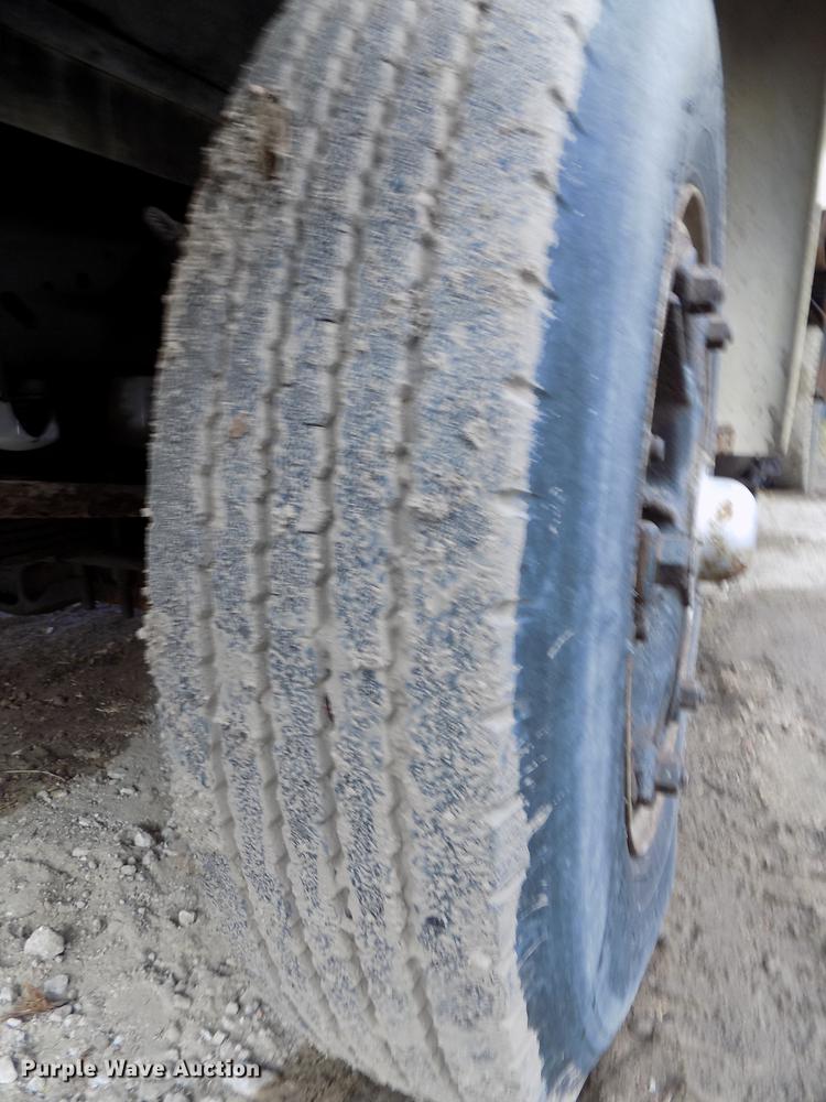 image for item DB8507 1989 Ford F600 dump truck