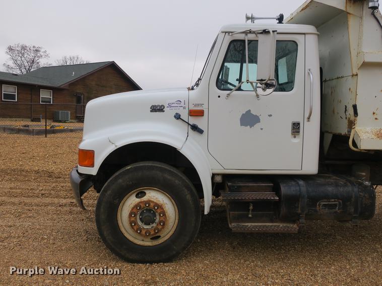 image for item DB8930 1996 International 4900 dump truck