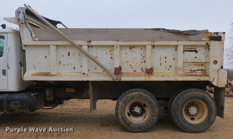 image for item DB8930 1996 International 4900 dump truck