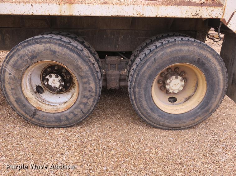 image for item DB8930 1996 International 4900 dump truck