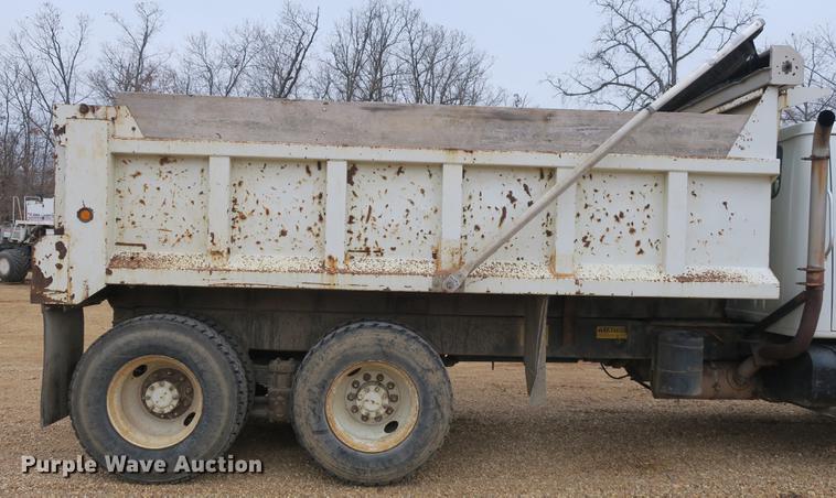 image for item DB8930 1996 International 4900 dump truck