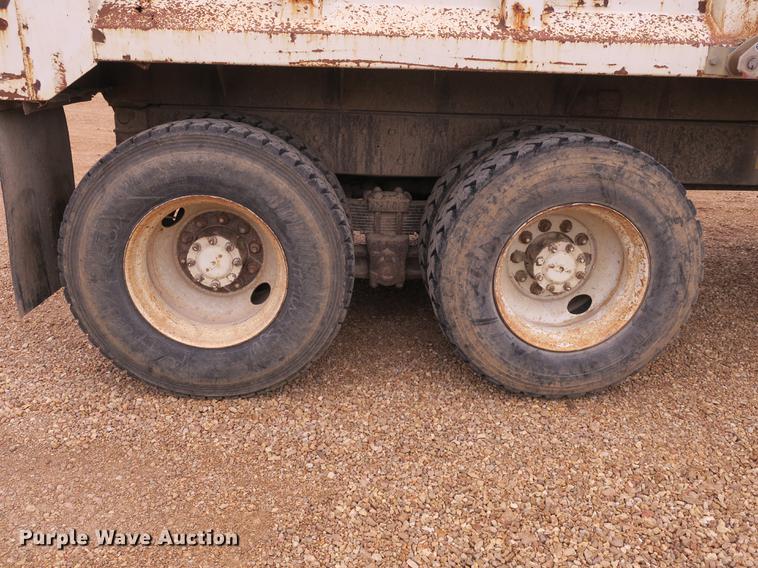 image for item DB8930 1996 International 4900 dump truck