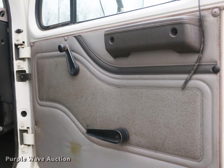 image for item DB8930 1996 International 4900 dump truck