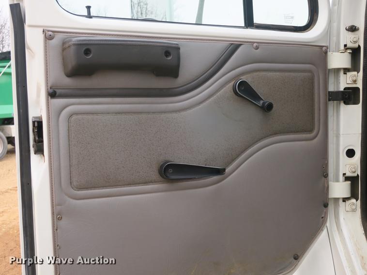 image for item DB8930 1996 International 4900 dump truck