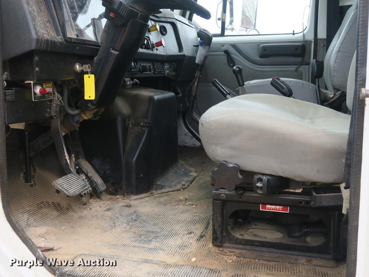 image for item DB8930 1996 International 4900 dump truck