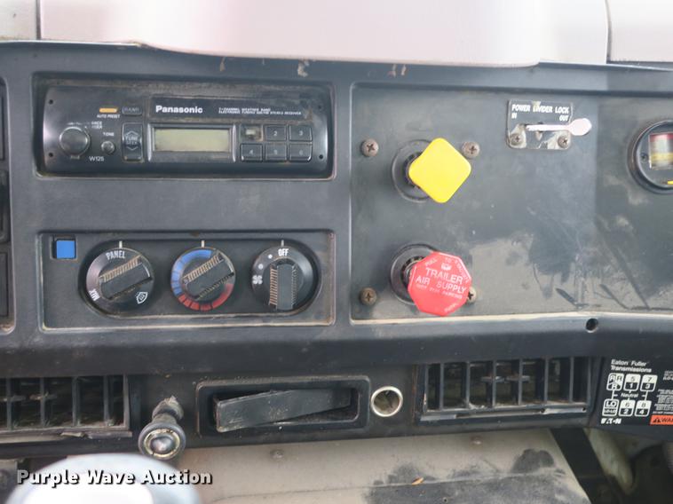 image for item DB8930 1996 International 4900 dump truck