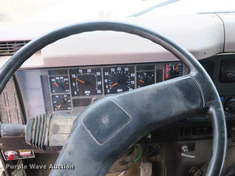 image for item DB8930 1996 International 4900 dump truck