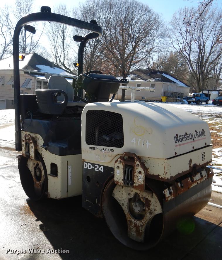 2000 Ingersoll Rand DD24 double drum vibratory roller in Sugar Creek ...