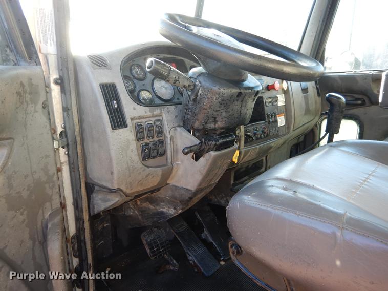 image for item DC0172 2012 Peterbilt 348 water truck