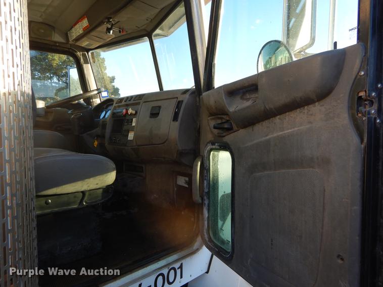 image for item DC0172 2012 Peterbilt 348 water truck